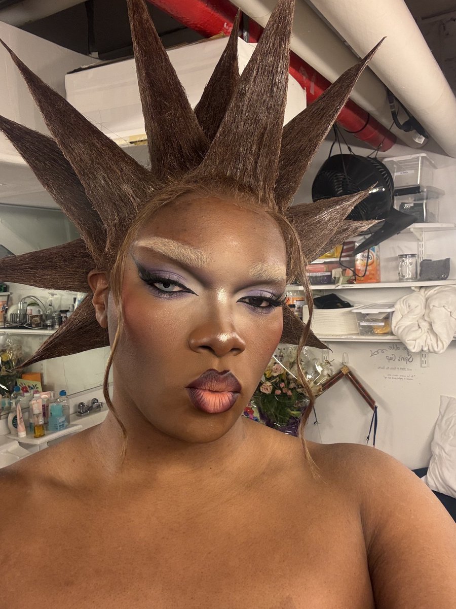 𝙰𝙽𝙰𝙽𝙸𝙰 tweet media