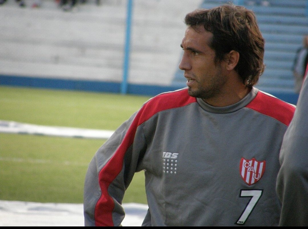Every day a random player from Unión de Santa Fe tweet media