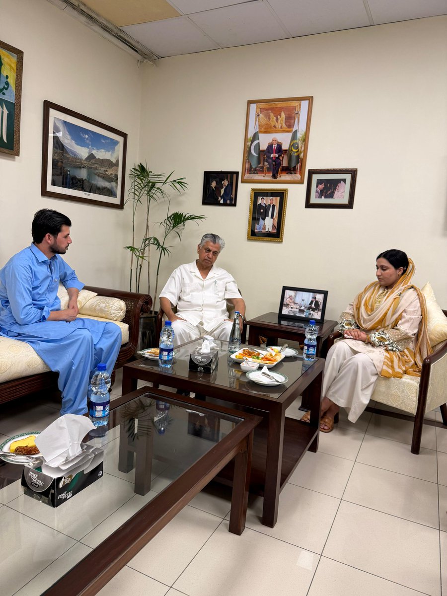 Syed_Asad599's tweet photo. Had a short meeting at the President House with Murtaza Solangi, spokesperson of the President of Pakistan, Asif Ali Zardari, along with the PM Youth Program focal person. We discussed youth-related challenges, and he appreciated the role of youth and assured his support. https://t.co/svCpZDkXlb