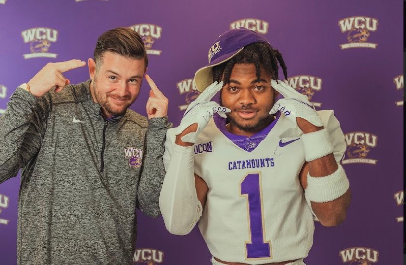 Kb1Raw's tweet image. Loved being a small part of these 2 journeys and the type of young men they are now! Excited to see what’s next and the stories they are writing! 💯🤟🤝 #DontForgetIt #Love #BottomOfTheMap #HTG #PlayFastScoreFaster 🚦3️⃣0️⃣5️⃣ / 9️⃣5️⃣4️⃣