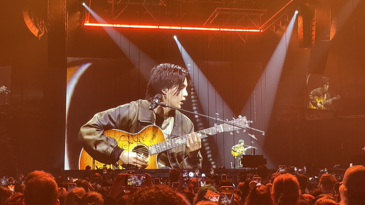 becky⁷ ☽ tweet media