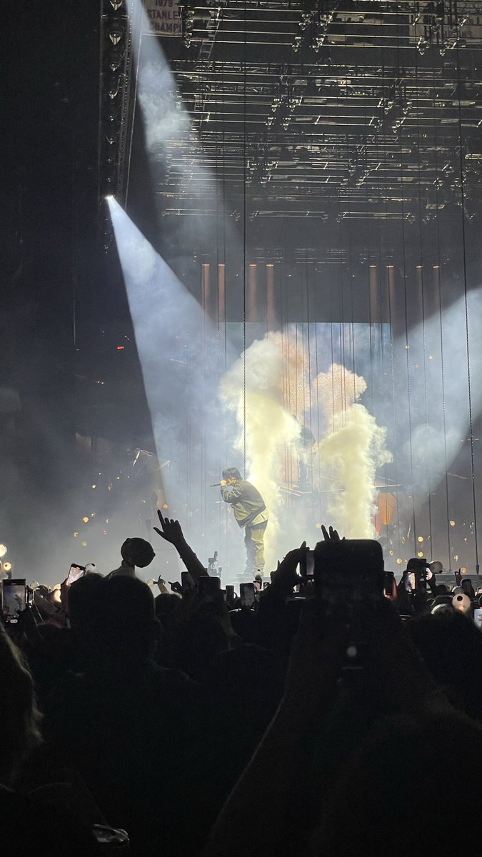 becky⁷ ☽ tweet media