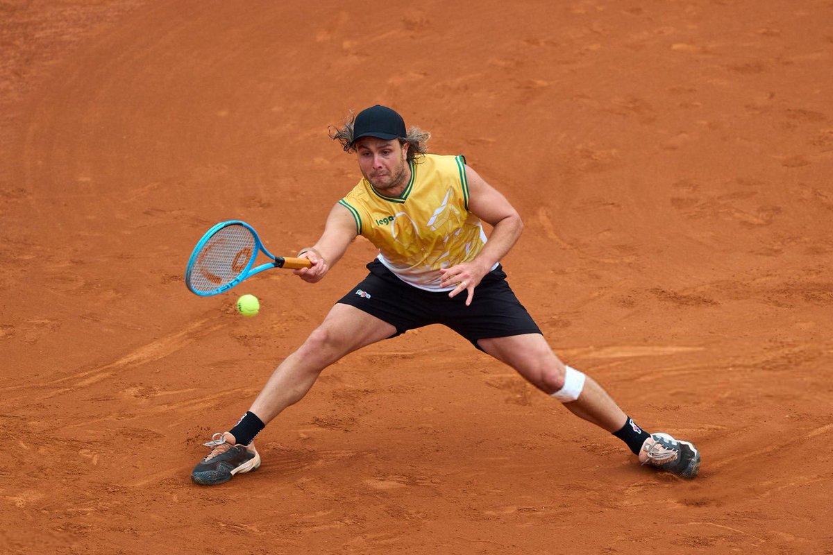 Bueno. El tenis, a veces, es un deporte cruel e inexplicable. En uno de los partidos más tensos y calientes del año, Marco Trungelliti cayó por 6-4, 1-6, 7-6 (6) ante Daniel Mérida en primera ronda de Madrid.

El santiagueño sacó 6-5 (40-15) y el español ganó puntos tremendos.