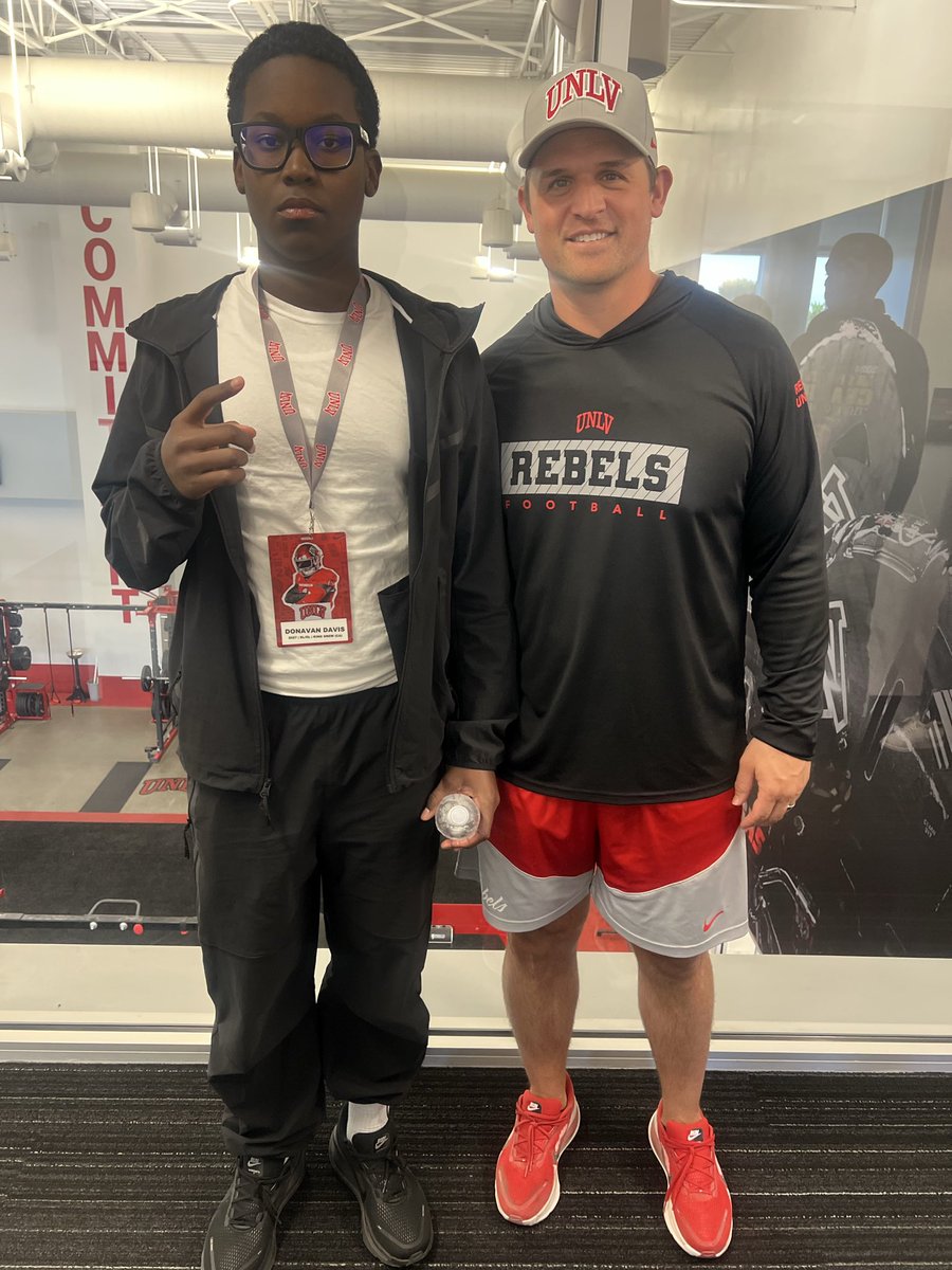 KodyDavis_7's tweet photo. Very Blessed!! Had a great time touring around UNLV and watching and learning from guys in the position I want to be in, talked to some great coaches while I was there. @michaelscherer @LACitySection 
@CoachJTorres29 
@AthleticsDrew https://t.co/B85HXSR5iA