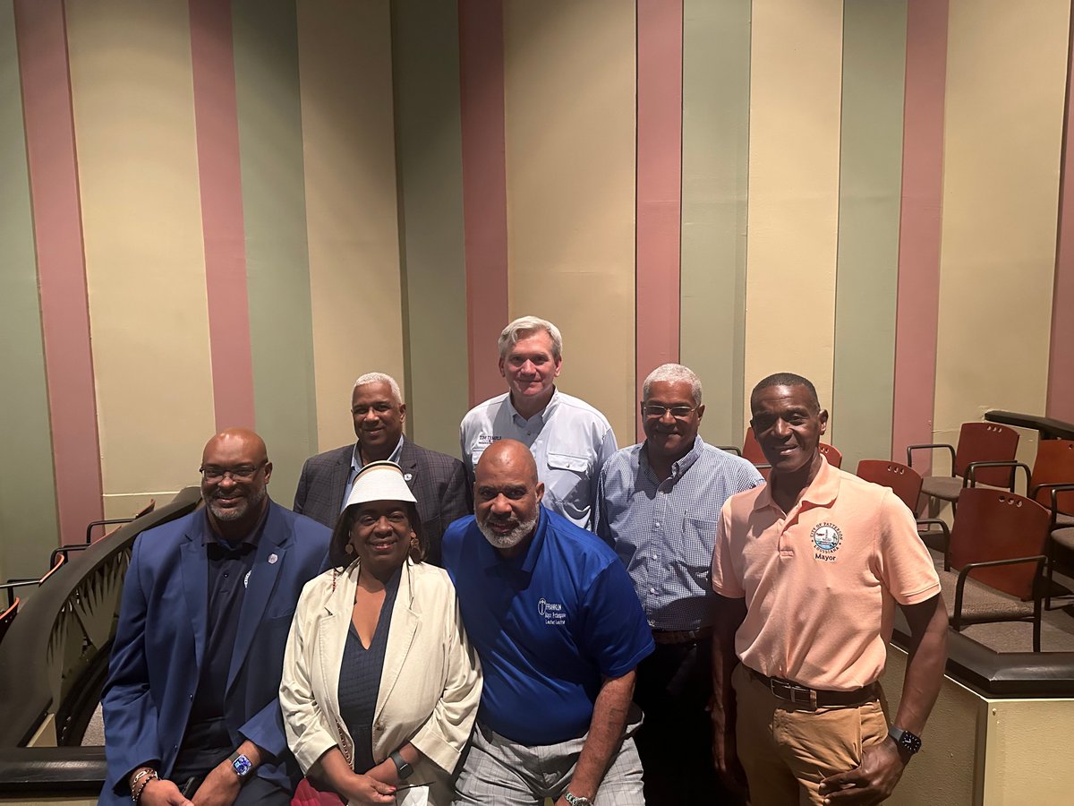 CommTemple's tweet photo. I enjoyed meeting the residents of Franklin at a great Town Hall event in Franklin! I’m proud to see our LDI team meeting residents where they live through our new "Pop-Up Office Hours."

With hurricane season approaching, my message is simple: Be Insurance Ready. Review your policy, discuss potential out-of-pocket costs with your agent, and keep your documentation handy in case you need to file a claim. Stay prepared, Louisiana.

#LDI #BeInsuranceReady #FranklinLA #LouisianaReady