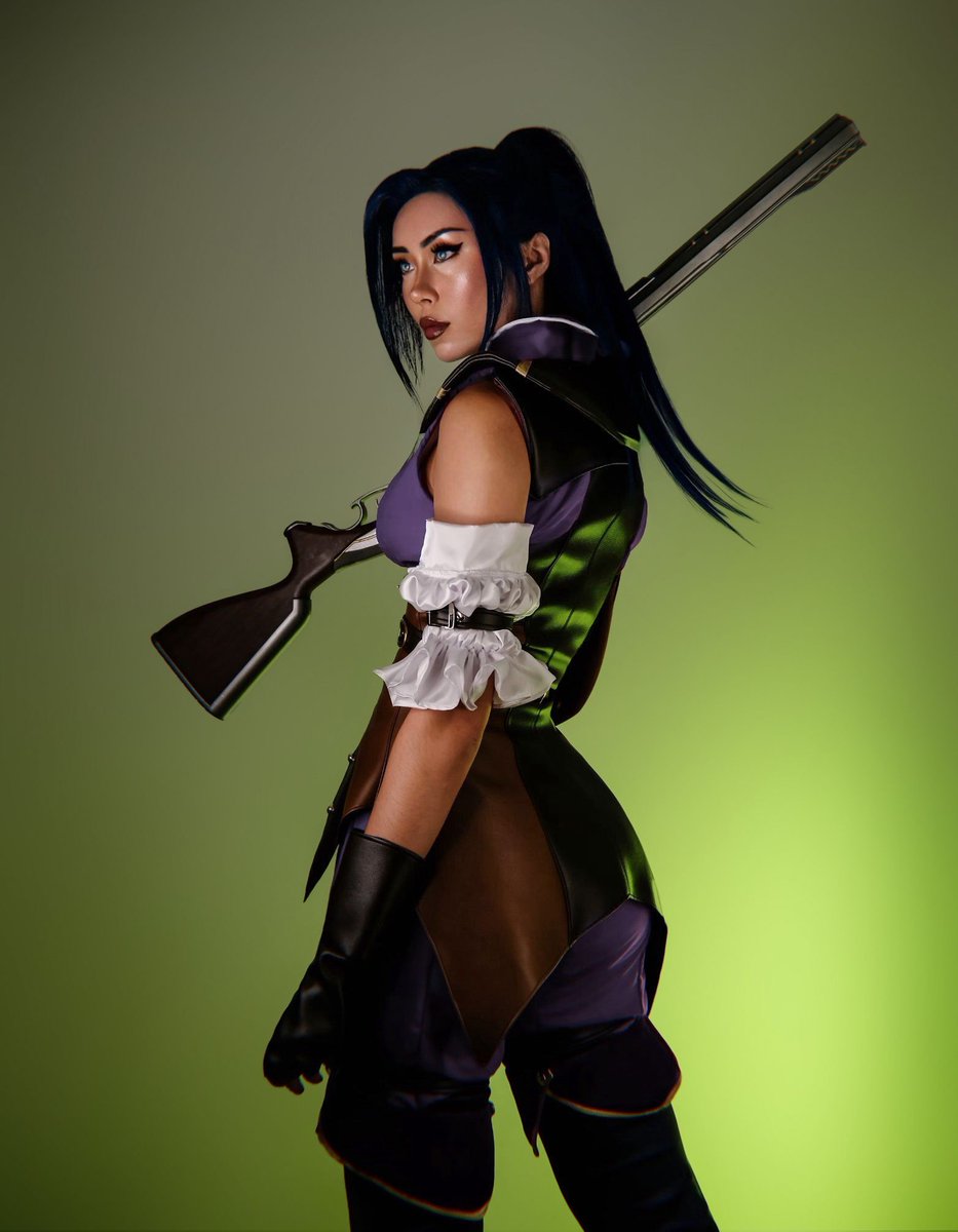 Wanderlustluca's tweet image. Caitlyn  cosplay from League of Legends 💜