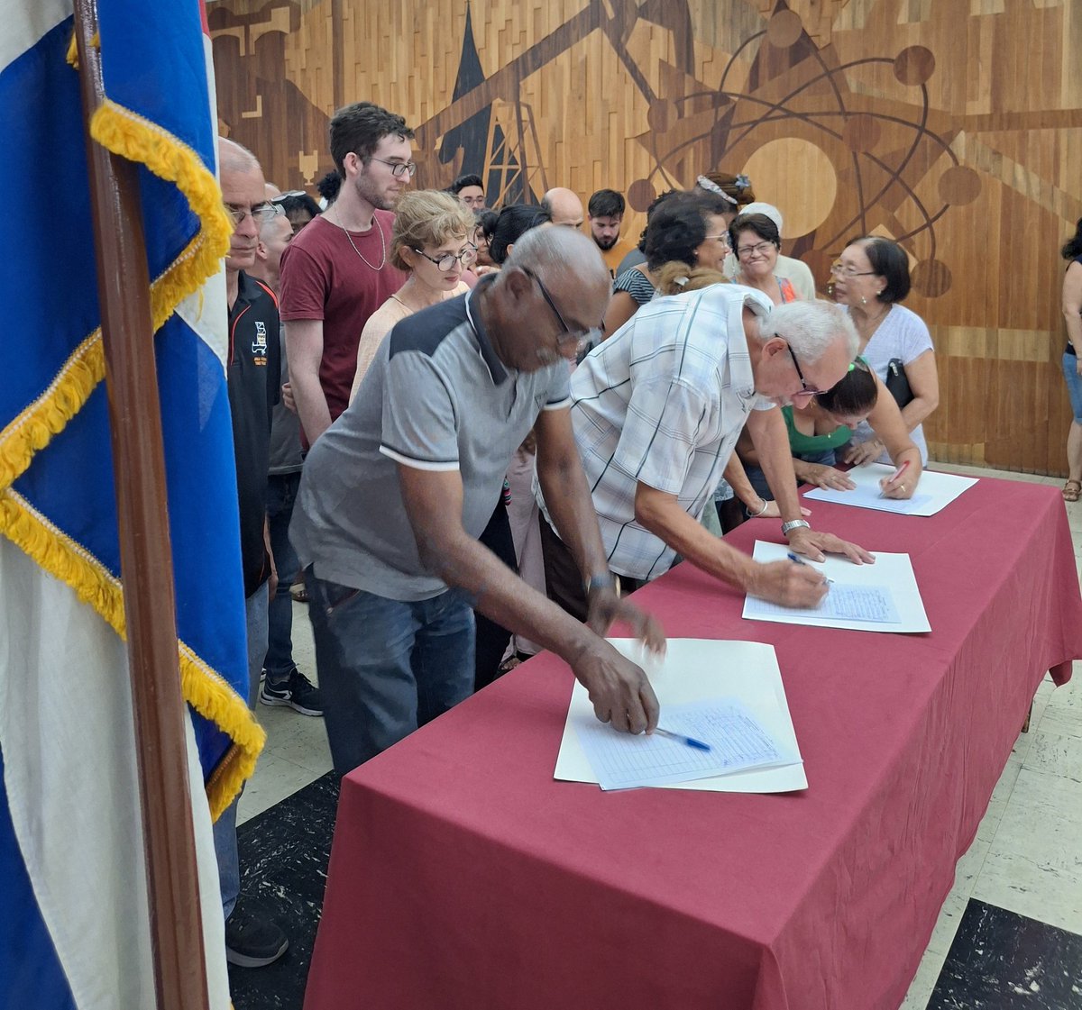 OSDE_UNE's tweet photo. #MiFirmaPorLaPatria || Trabajadores de la Unión Eléctrica reafirmamos hoy, a través de nuestras firmas, el apoyo a la Revolución Cubana.

No cederemos ante amenazas, ni ante el bloqueo genocida, ni a posibles ataques. La paz no se negocia. #CubaEstáFirme https://t.co/ugmMqorVdj