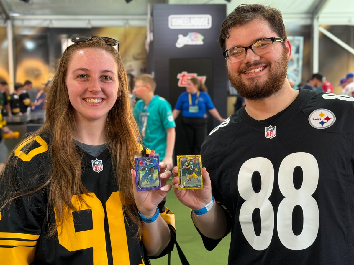 SCCTradingCards's tweet image. Two blasters, two autos 🥵

#Topps #NFLDraft @Topps