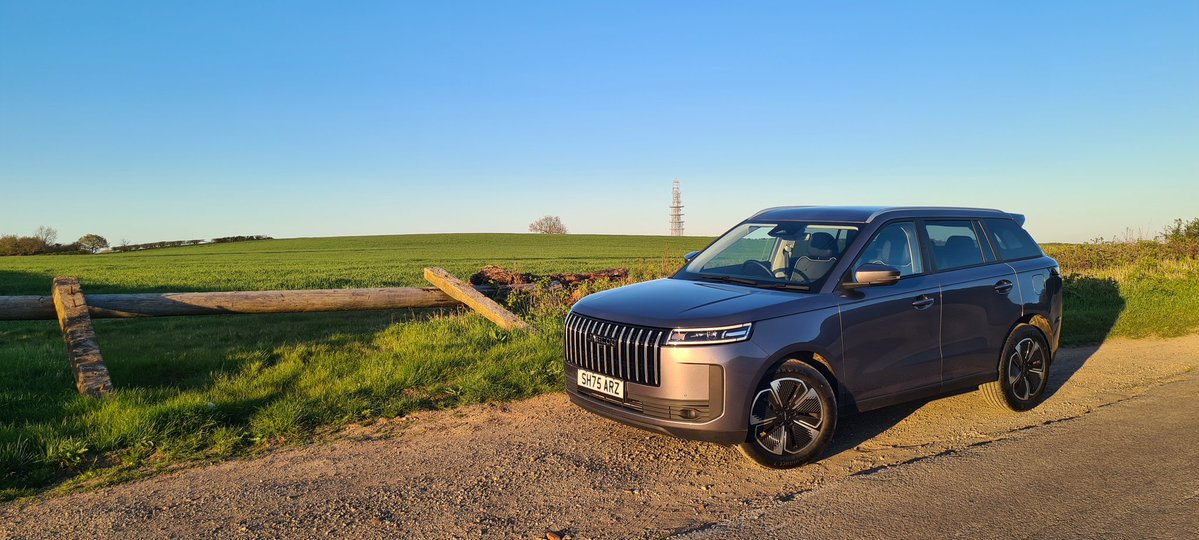 MttRbnsn's tweet image. While I was down in Oxon, I switched the lamentable #J7 for this smaller, ICE-powered #Jaecoo5 #Luxury, from £28,050 as tested.

It's a long, LONG way from perfect, but ride comfort, steering, rolling refinement and interior ergonomics all markedly better than the #Jaecoo7.