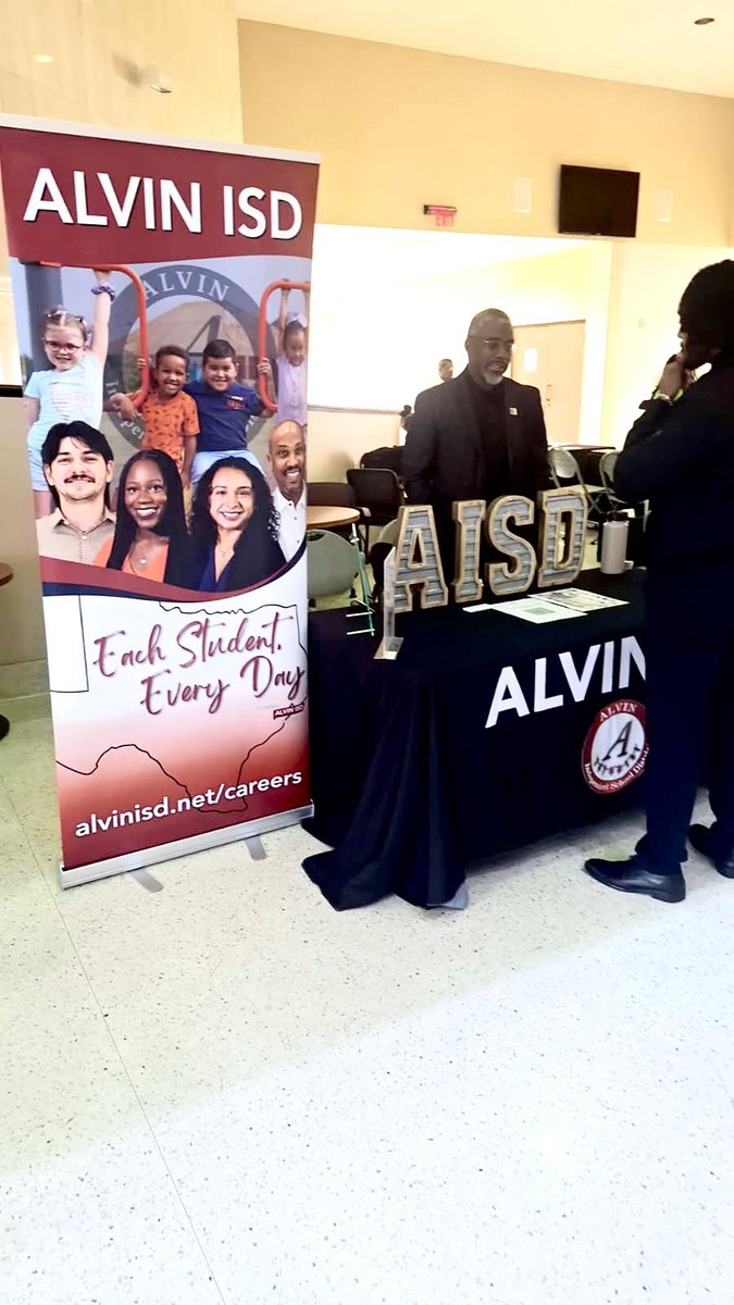 gfoster_06's tweet photo. When my job with @AlvinISD intertwines with my Alma Mata Texas Southern University @TSU_Live I am all in. Looking for some talented students during their campus career fair. https://t.co/4zuV7b8ANf