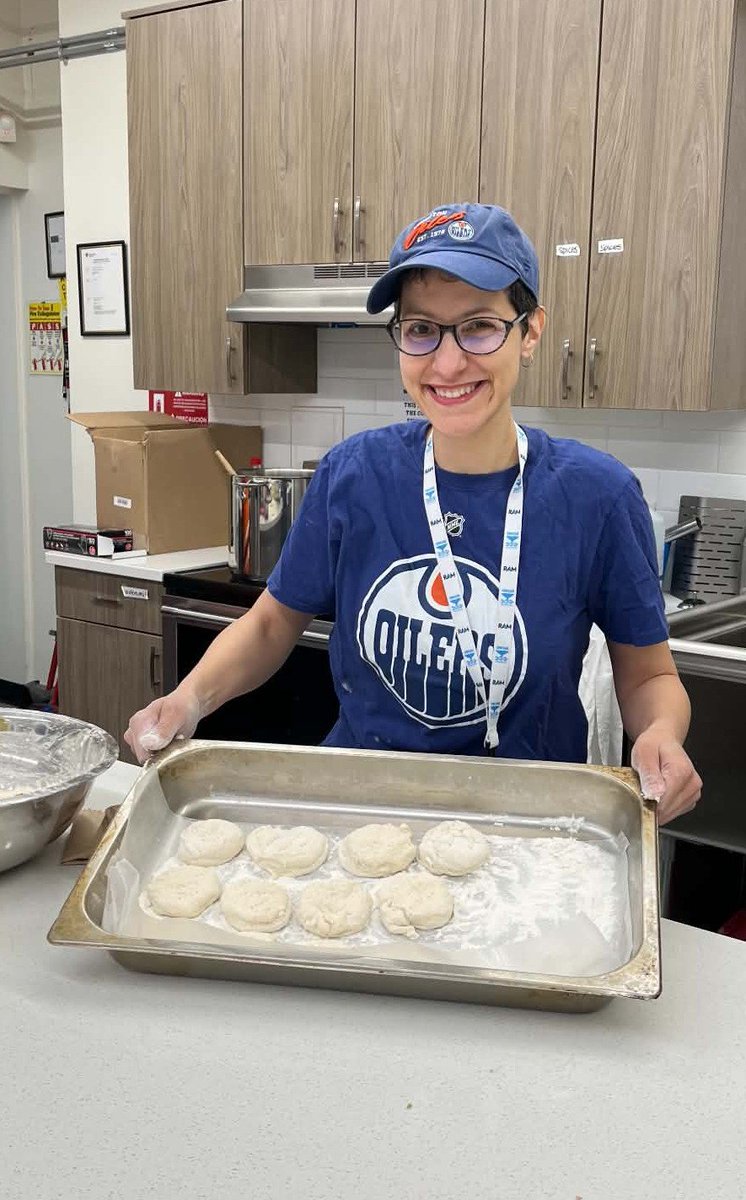 ritakml's tweet image. Every couple weeks, at work, a program makes soup and bannock to feed 100+ people in the community. This time it was my team's turn, I got to learn how to make baked bannock. It was such an immersive cultural experience! #yeg
