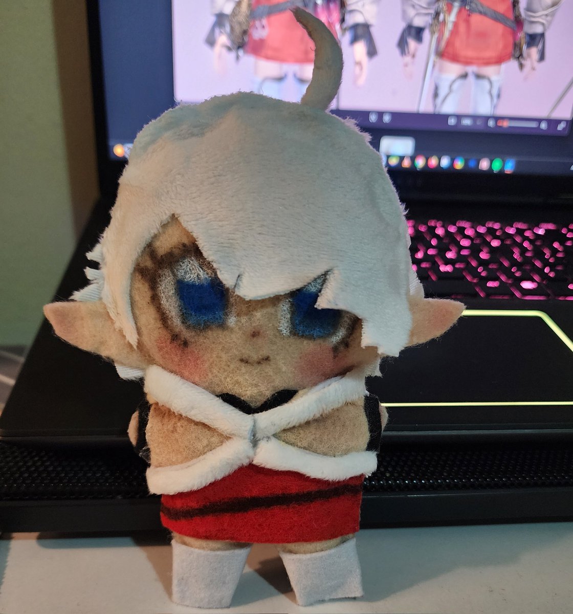 shinybuneary's tweet photo. I made a lil Alisaie felt doll for my bestie who loves her, she likes her shadowbringers fit most ^ ^ https://t.co/MusN1rXw9E