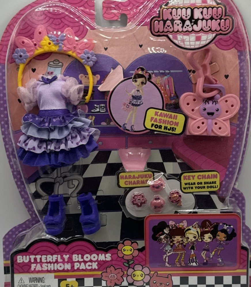 Just a fun reminder for anyone with and Obitsu 11cm doll, Kuu Kuu Harajuku doll clothes fit them! (Not the shoes or accessories) The fashion packs can still be found on ebay for around $5-$7. 
It just fascinating to me when dolls of vastly different sizes can share clothes.