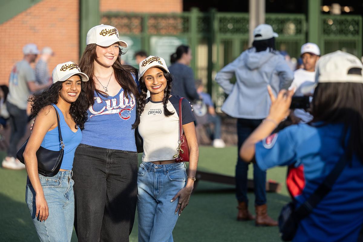 LoyolaChicago's tweet image. #flythew for Loyola night at the @Cubs 🐻  

There's no better place to send off the Class of 2026 than Wrigley Field!

@Loyola_Alumni