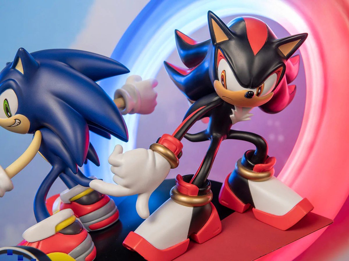 First4Figures Sonic Adventure 2 Sonic &amp; Shadow Definitive Edition statue went up for preorder today for $639.99, a $35 discount from MSRP. Comes out Q1 2027. Look at that thing. It's awesome. bit.ly/4sTrl7x #ad