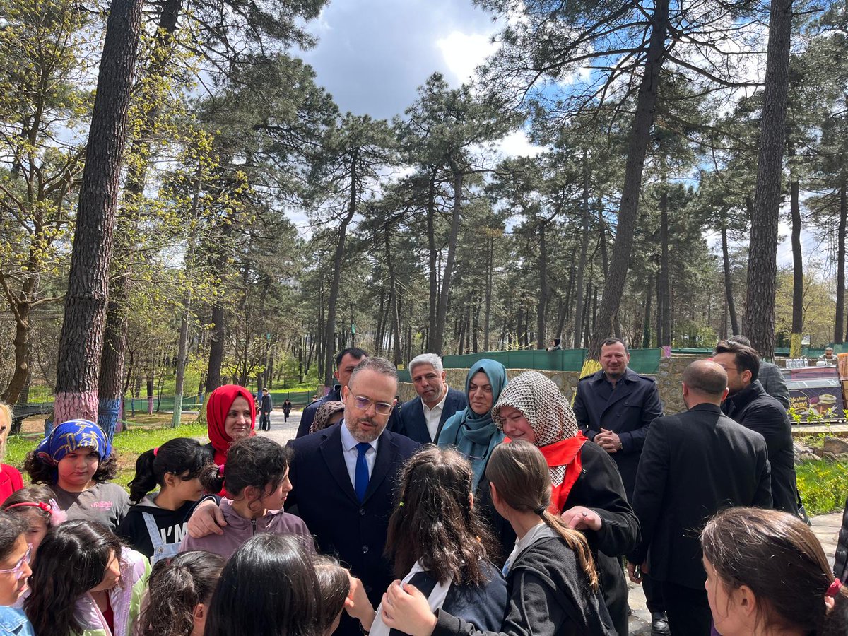 AkkadinCekmekoy's tweet photo. Galip Öztürk Çocuk Evleri Sitesi 'nde kalan çocuklarımızla beraber 23 Nisan Ulusal Egemenlik ve Çocuk Bayramını kutladık.
Geleceğimizin teminatı olan çocuklarımızın bayram coşkusuna ortak olmaktan büyük mutluluk duyduk. https://t.co/RMz4BHiJPv