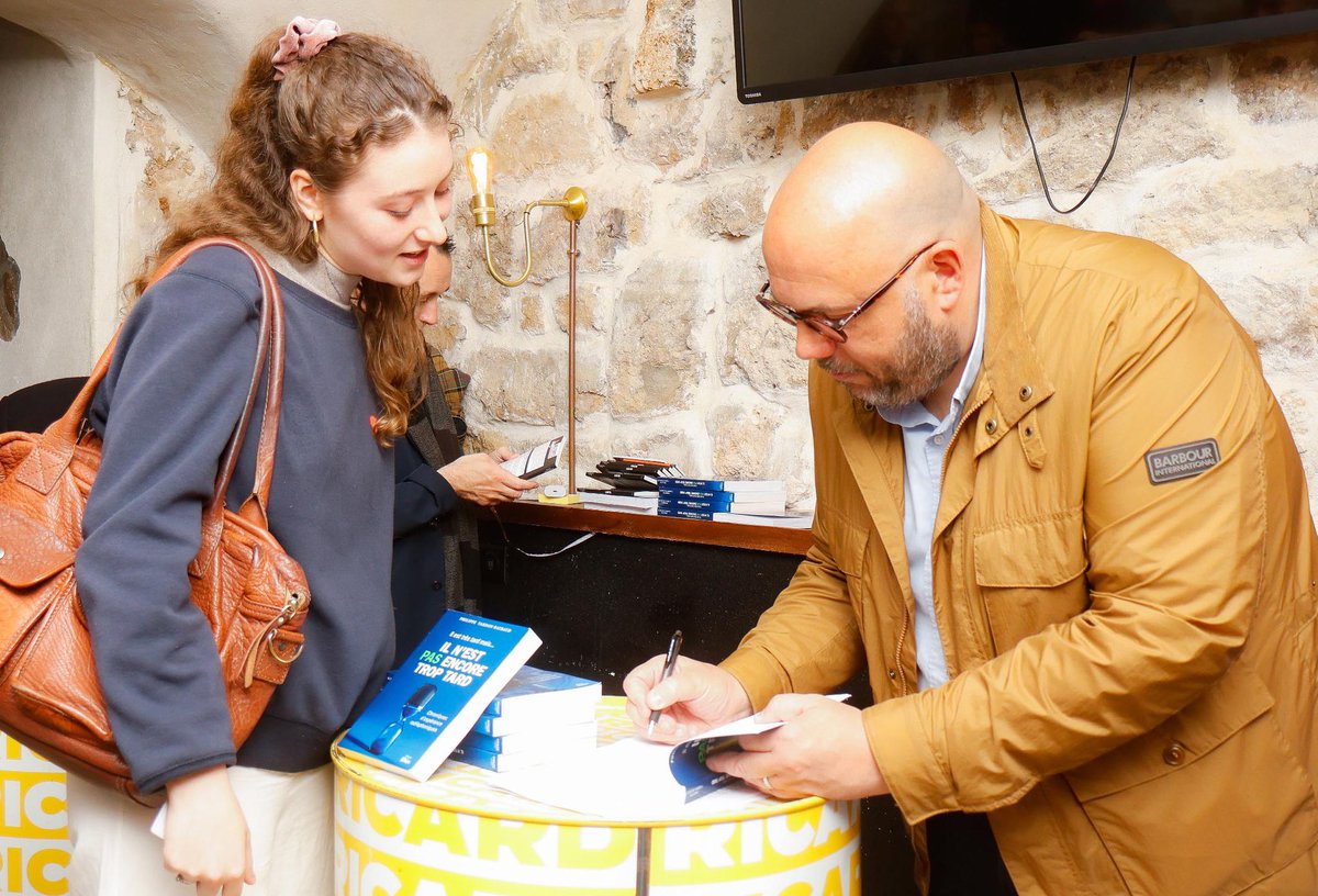 🤝🇫🇷 Merci aux militants de la <a href="/CocardeEtud/">La Cocarde Étudiante</a> Paris pour leur accueil et cette rencontre autour de mon dernier livre « Il est très tard mais... il n'est pas encore TROP tard ».

📚 Pour commander le livre 👉 pastroptard.fr