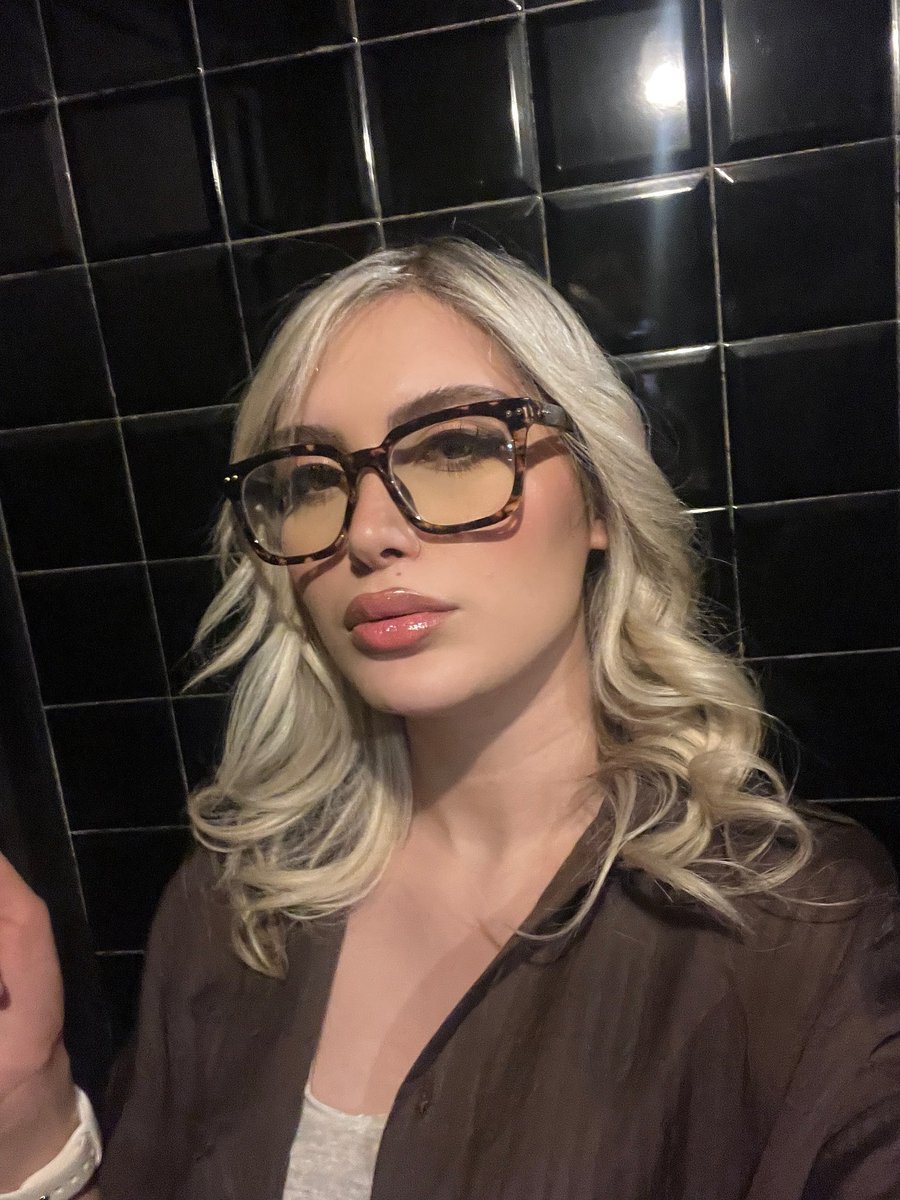 مدوسا در آینه tweet media