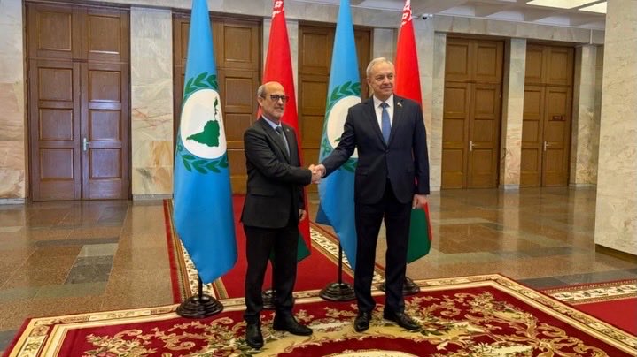 Parlatino_org's tweet photo. Delegación del PARLATINO realiza misión oficial en Bielorrusia y fortalece el diálogo interparlamentario

Minsk, 23/04/2026- En el marco de su agenda internacional, una delegación del Parlamento Latinoamericano y Caribeño (PARLATINO) realizó una misión oficial en la República de Bielorrusia, encabezada por el diputado Rolando González Patricio, presidente del organismo, acompañado por el diputado Carlos Núñez Salinas, presidente alterno. Durante la visita, la delegación sostuvo reuniones de alto nivel con dirigentes del Parlamento de Bielorrusia, orientadas a fortalecer el diálogo interparlamentario y la cooperación institucional.

La delegación del PARLATINO sostuvo un encuentro con la presidenta del Consejo de la República de la Asamblea Nacional, Natalia Kochanova, quien estuvo acompañada por Aleksandr Lukyanov, miembro del Consejo y primer secretario de la Comisión de Juventud; Román Brodov, presidente de la Comisión Permanente de Economía, Presupuesto y Finanzas; así como por Natalia Pauluchenco. En esta reunión se intercambiaron experiencias parlamentarias en diversos ámbitos y se destacó la importancia del acercamiento interinstitucional. Asimismo, se dialogó sobre la necesidad de identificar temas de interés común, como la promoción de la paz, el respeto a la soberanía de los Estados y el fortalecimiento de instituciones sólidas como base para profundizar la cooperación interparlamentaria.

Asimismo, se llevaron a cabo otras reuniones de alto nivel con autoridades de la Cámara de Representantes de la Asamblea Nacional de la República de Bielorrusia, entre ellas Igor Sergeenko, presidente de dicha Cámara; Vadim Ipatov, vicepresidente; Serguéi Rachkov, presidente de la Comisión Permanente para Asuntos Internacionales; y Pável Popko, miembro de esta Comisión y de la delegación de la Cámara de Representantes ante el PARLATINO. 

Nota completa: https://t.co/QS9dW6ZGoh