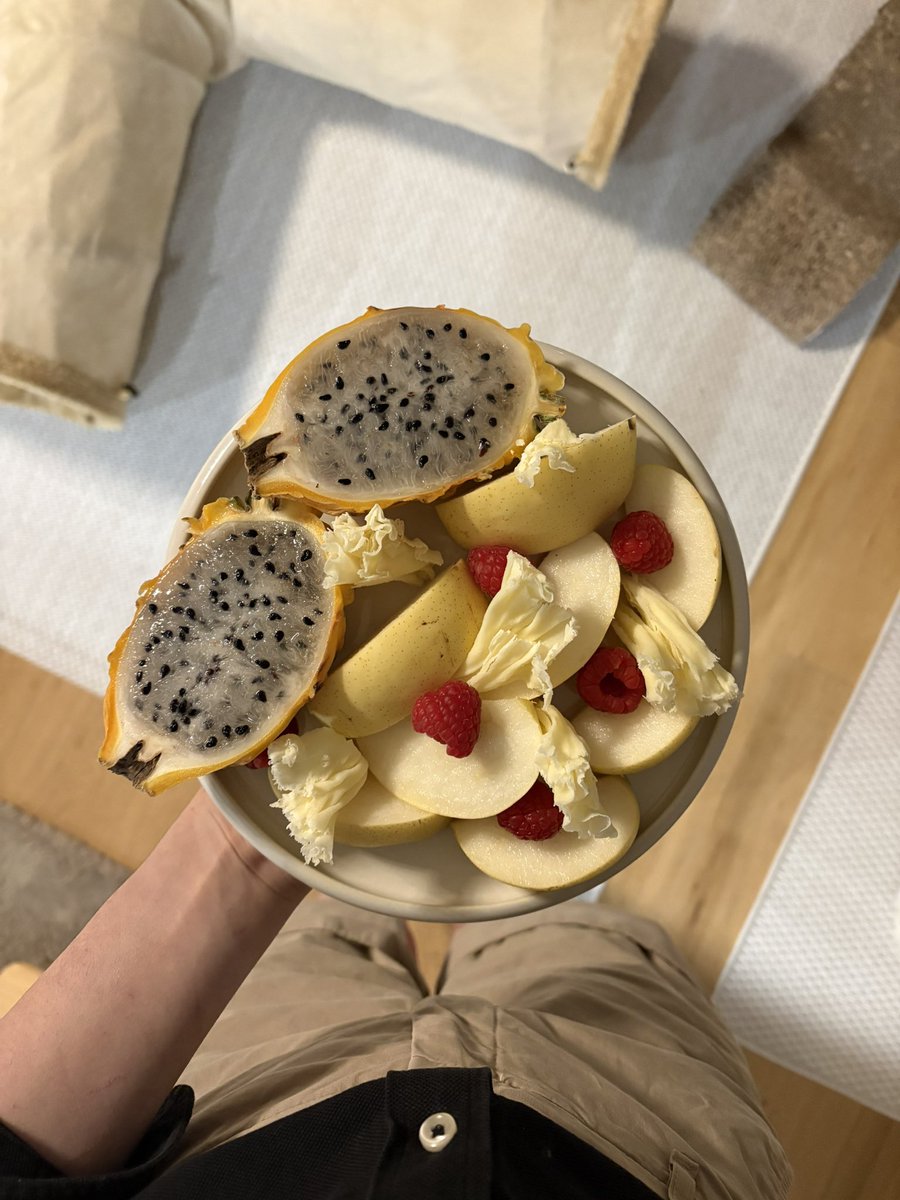 champagnexdiet's tweet image. My diet for weightloss consists of two protein shakes and one meal daily. I wasn’t particularly hungry today, which is typical after injecting mounjaro. 

#diet #whatieat #skinny