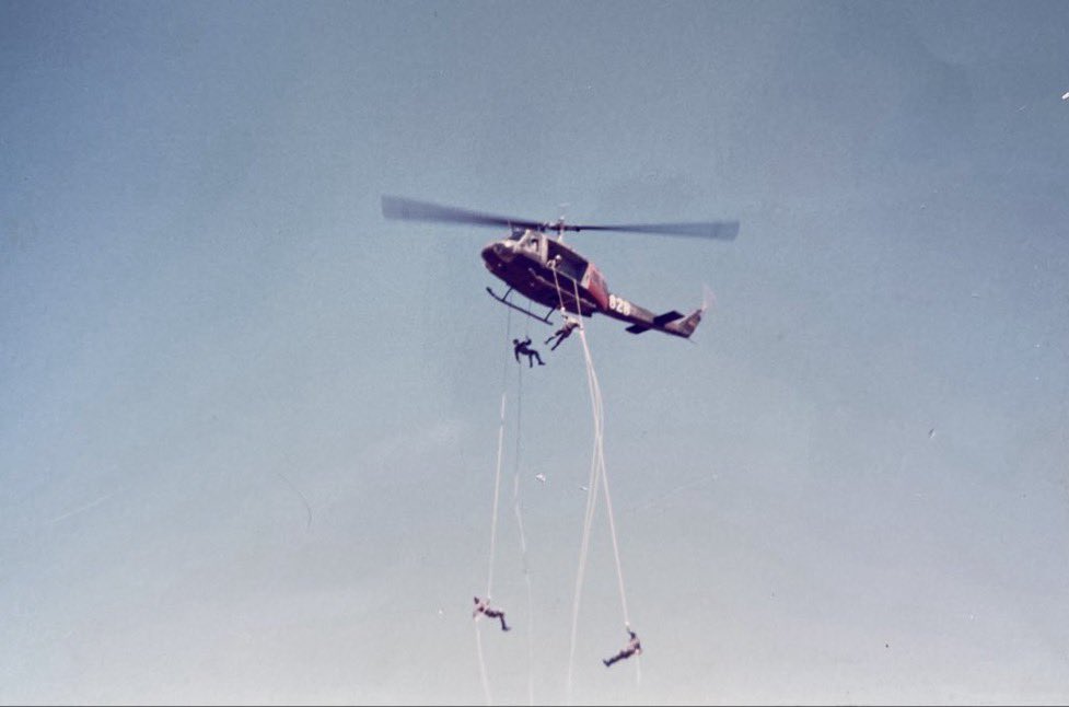 KingofCav's tweet image. Rappelling out of a Huey!  Air Assault School @FortRucker_ 1989. #TBT