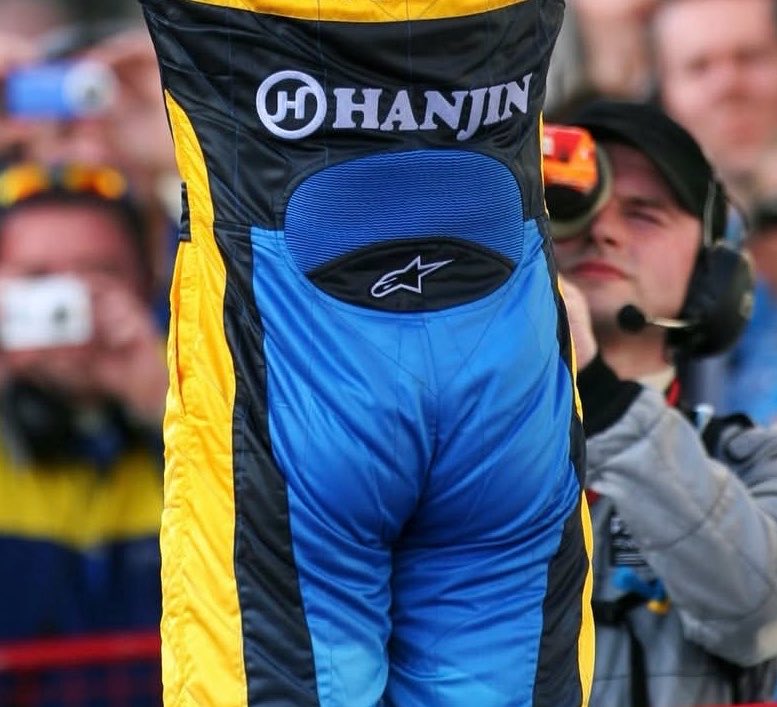 how could you not love the perspective? 😁😝
#fernandoalonso #renault #f1