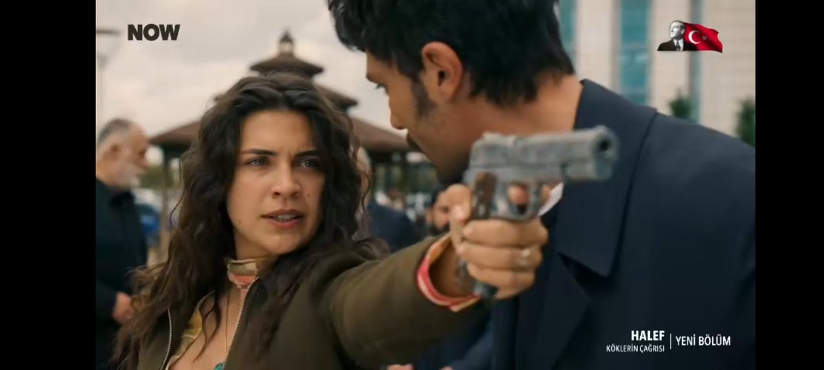 Si hay algo que se ve desde el primer día es que merecido o no ella por su familia lo da todo,la lealtad de esta mujer es de hierro aunque nadie la merezca 

#HalefKöklerinÇağrısı #YilSer #BiranDamlaYılmaz