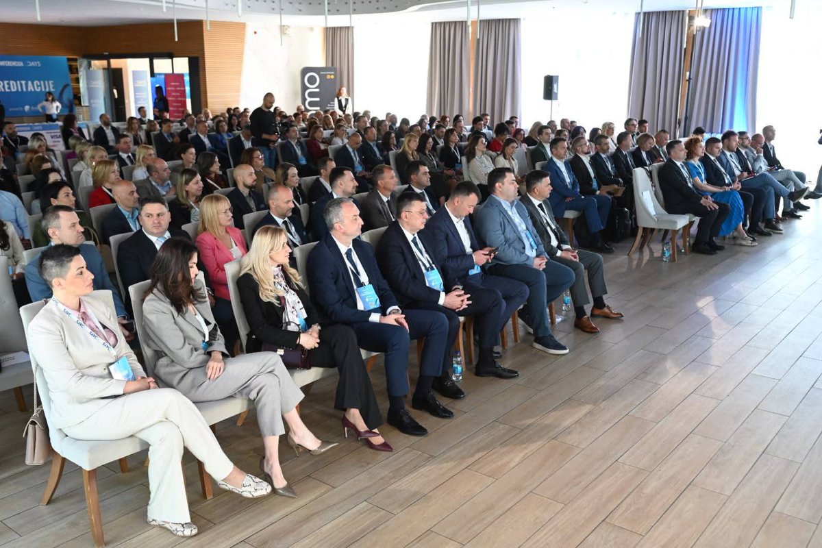 JelenaRodic4's tweet photo. Danas sam prisustvovala konferenciji DDays u Banja Luci, koja je okupila stručnjake iz oblasti digitalizacije, inovacija i savremenog poslovanja. https://t.co/sFb7zboenr