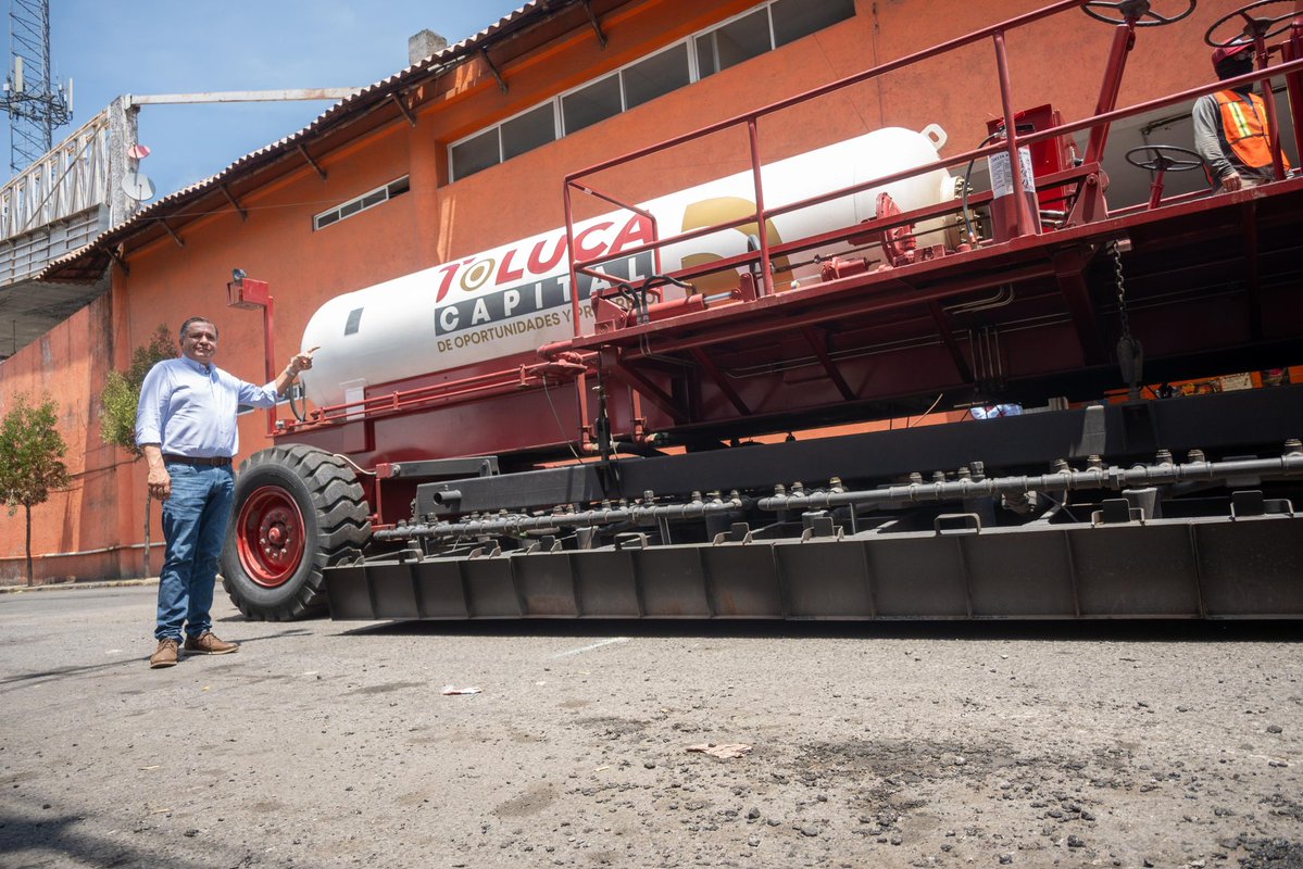 Poco a poco, #Toluca se sigue transformando.

Supervisamos los trabajos en Gómez Farías, donde ya avanza la pavimentación con el #DiabloDragón. 

Sabemos que toda obra implica paciencia y puede causar algunas molestias mientras se realiza, pero también sabemos que al final se
