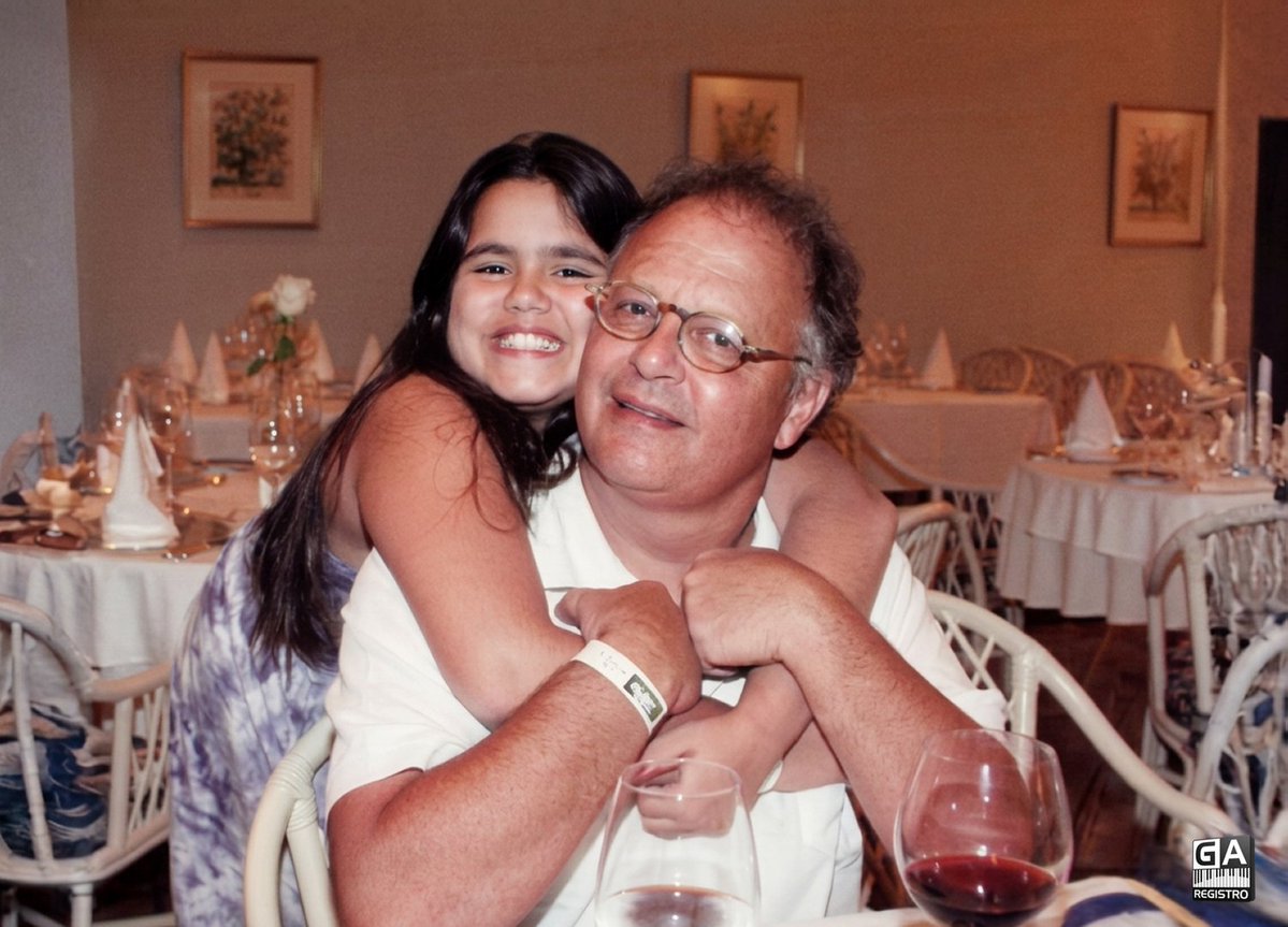 garanteszine's tweet image. #TBT | Guilherme Arantes e a filha Paola Arantes, com 12 anos. Momento relax, de férias, hospedado no Mabu Thermas &amp;amp; Resort - Foz do Iguaçu, PR. (Revista Caras 19/02/2010).