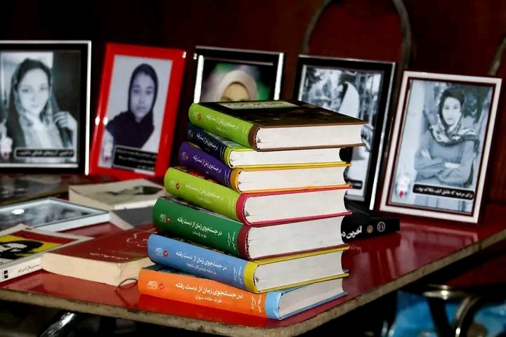 📚✨
روز جهانی کتاب، روزی‌ست برای تجلیل از دانایی، اندیشه و رویاهایی که در صفحات کتاب زنده‌اند.
کتاب‌ها پلی هستند میان گذشته و آینده؛ بیایید بیشتر بخوانیم و بیشتر بیاموزیم. 🌱📖