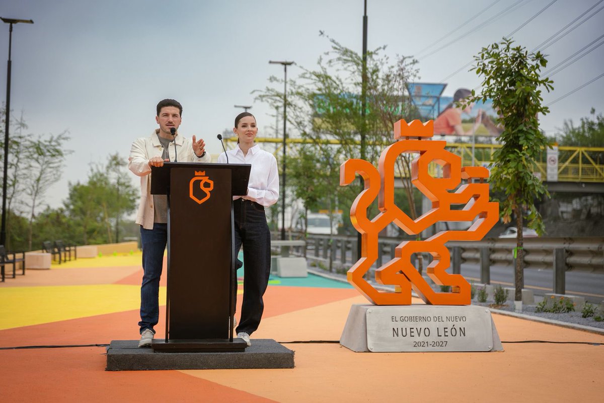 Inauguran Samuel y Mariana andador peatonal 

El Gobernador de Nuevo León, Samuel García Sepúlveda encabezó la entrega del andador peatonal y de movilidad no motorizada de la Avenida Morones Prieto, en el Circuito 2

panoramadenuevoleon.com/inauguran-samu…