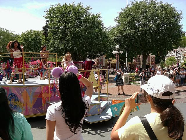 LINDA! Sophia via @/theleonbarretto no Instagram.