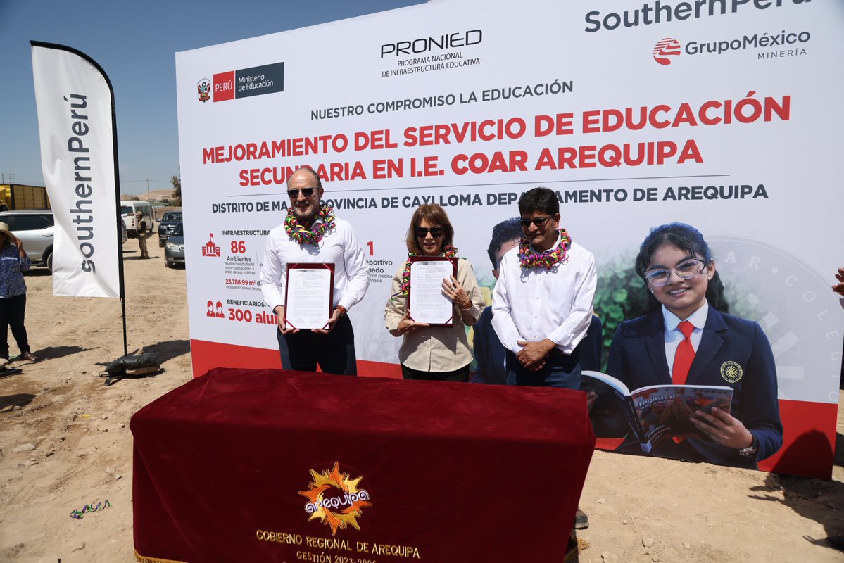 MineduPeru's tweet image. 📄 Hoy se marca un hito con la entrega del terreno del Colegio de Alto Rendimiento #Arequipa a Southern Perú, en una ceremonia liderada por la viceministra de Gestión Institucional, Sandra Ramírez, dando inicio al expediente técnico de una obra que transformará la educación en la
