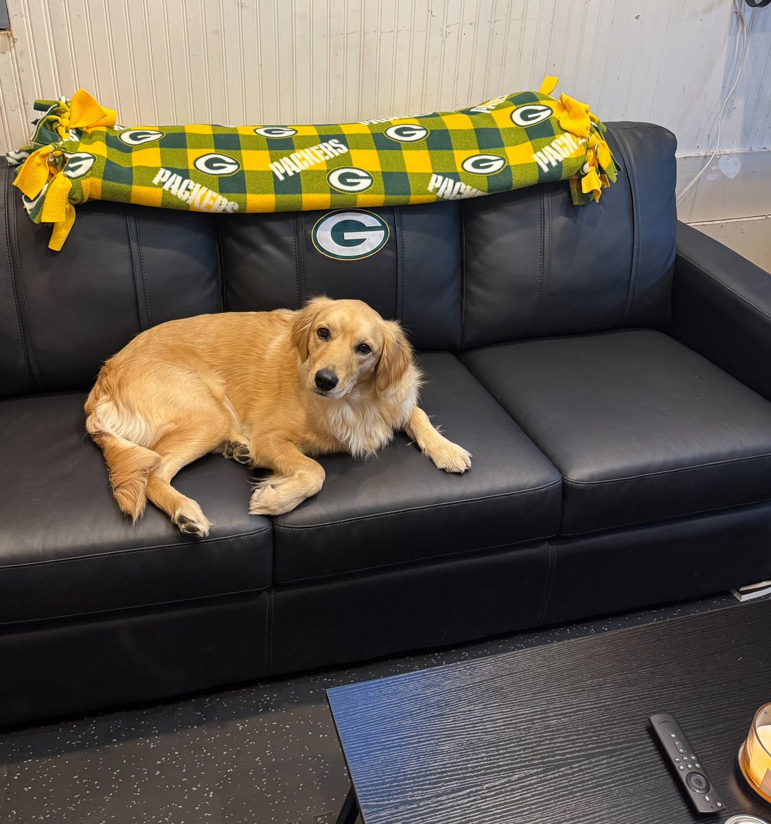 Zipchair's tweet photo. Now this is how you settle in for the #NFLDraft. https://t.co/ifFzanLsqV