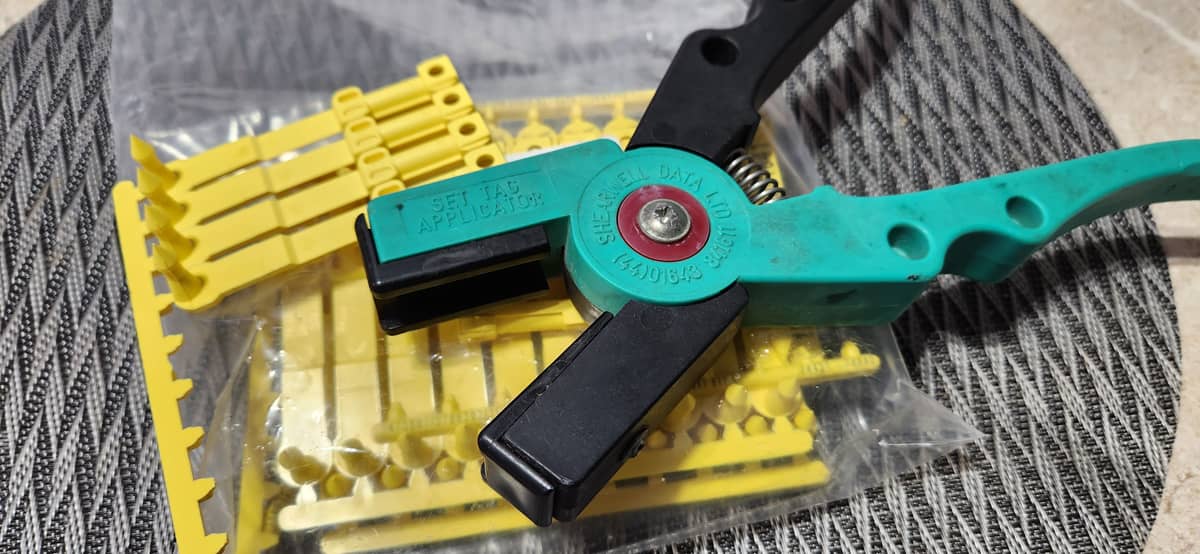 realagriculture's tweet image. CFIA has paused proposed livestock traceability changes after feedback from industry groups — what happens next? 
👉 Some thoughts here:  ow.ly/x9cZ50YNzRr  
#cdnag #livestock #farming #agriculture