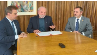 Lula elogia PF por retirar credenciais de agente dos EUA em medida de reciprocidade

“Andrei, parabéns pela sua posição com relação ao delegado americano, colocando a reciprocidade. Ou seja, o que eles fizeram conosco, a gente vai fazer com eles, esperando que eles estejam