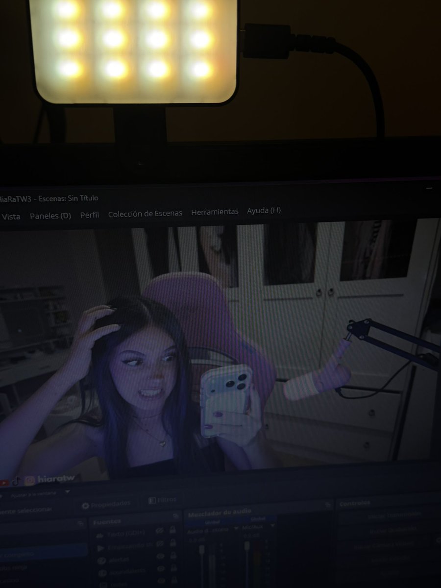 hiaratw's tweet image. HOLA! Estoy en stream en Twitch ➡️ twitch.tv/hiaratw Tomodachi life #2 + VALORANT #streamer