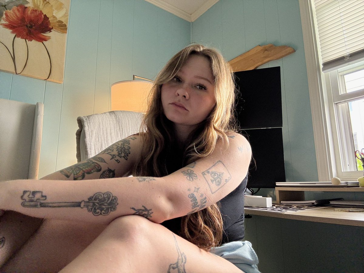 jenxsis's tweet photo. itching for another tat https://t.co/EN0lRuotU4