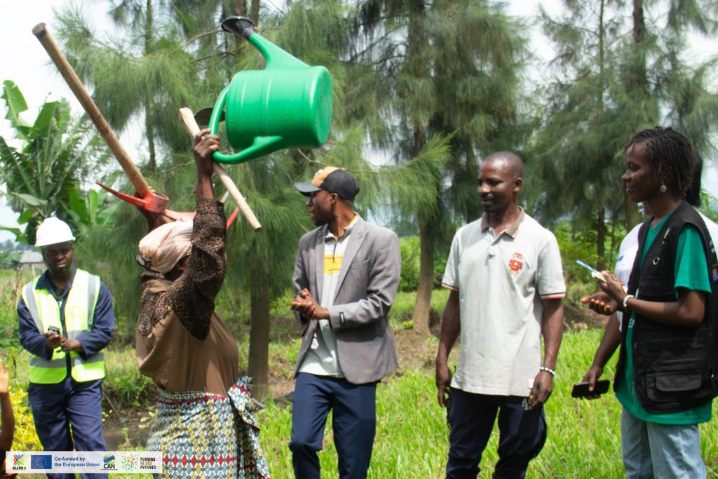 aid_learn47733's tweet image. #JustTransition must provide finance, training and tools.
During our green entrepreneurship bootcamp, we supported 22 women with direct funding and farming tools to launch eco-friendly income generating activities in the DRC. 
with the support of @CANIntl @CANEurope #EU #FFF .