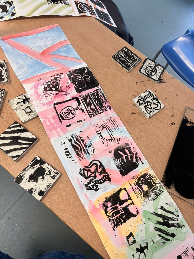 MoyleParkArt's tweet image. 4.1 are starting to complete the final phase of their print exchange project ⭐️ each student created a lino stamp &amp;amp; accordion book, and took turns printing eachothers work into their books as a TY art keepsake 💕🖼️🖌️ @moylepark @TYMoylePark #printmaking #process