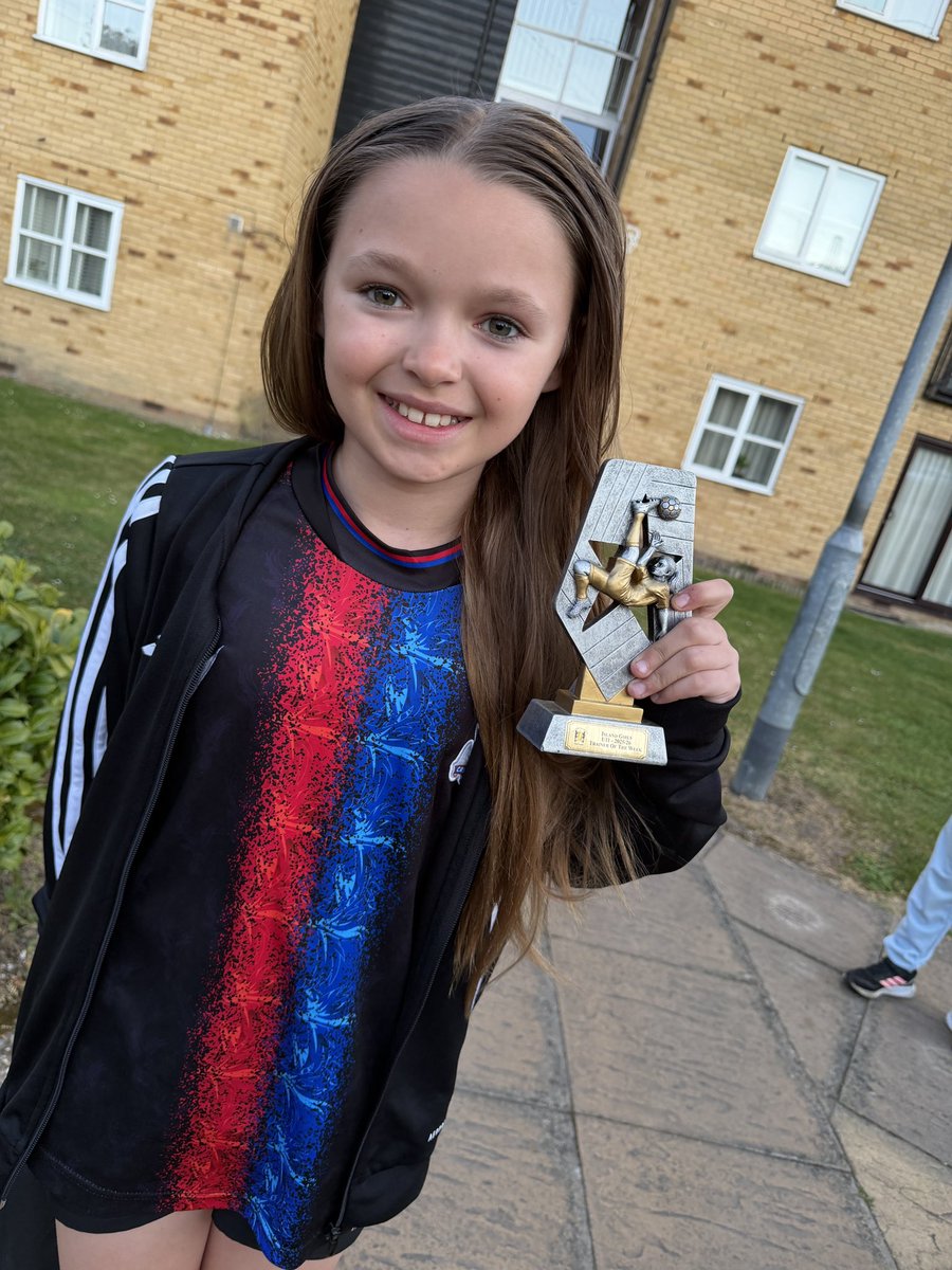 alexrbarber_'s tweet image. Goal and Assist by Ella playing a year up for U12 vs Academy Team. 

Tops a great week for this kid. 

One 2 one coach session
Trainer of week for Sunday team Picked to play U12 vs Academy 
Scored and Assisted 5-0 win
Watched by LCL and West Ham scout

#hergametoo #striker #eb99