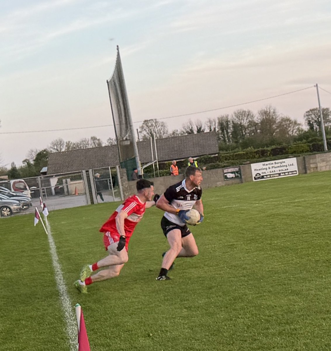 GAAMullinavat's tweet photo. Half Time
@JJKavanaghBuses @KKPeopleNews 
SFC Semi Final
Mulllinavat 1-11; @RailyardGFC 1-2

Decent crowd present at @stpatsbally https://t.co/rzcczWmJ7A