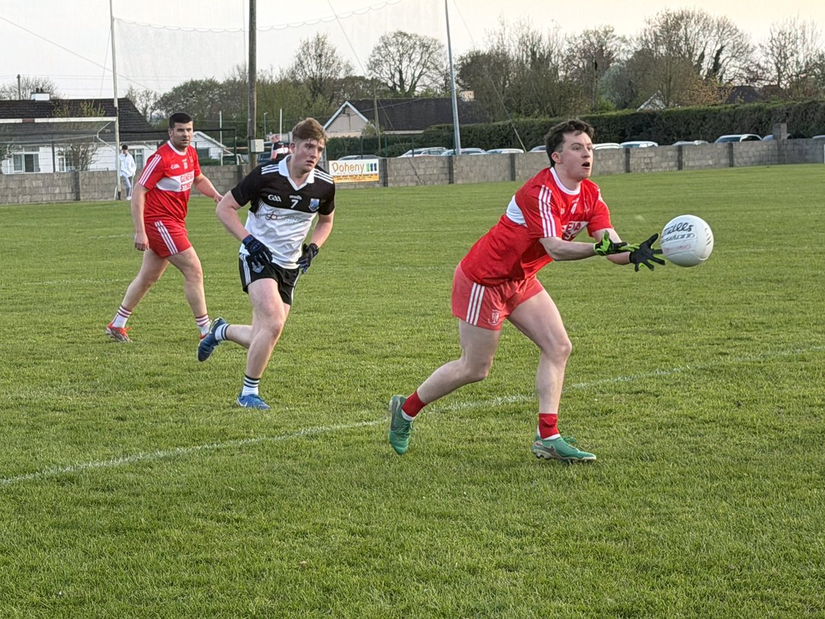 GAAMullinavat's tweet photo. Half Time
@JJKavanaghBuses @KKPeopleNews 
SFC Semi Final
Mulllinavat 1-11; @RailyardGFC 1-2

Decent crowd present at @stpatsbally https://t.co/rzcczWmJ7A