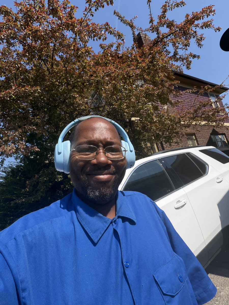 REALness_2010's tweet image. Enjoying my day off and jamming to some of my favorite music #musician #Technotainment #Passion