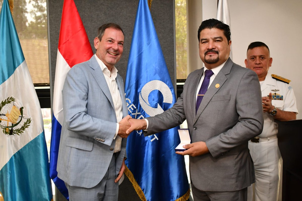 cpngobgt's tweet photo. 🧵1/4
#ADComparte
La Autoridad Designada, en coordinación con la Embajada del Reino de los Países Bajos en Costa Rica y @AGEXPORTGT, realizaron el conversatorio “Puertos como Motores de Desarrollo: Experiencias Neerlandesas para una Infraestructura Portuaria Centroamericana del Siglo XXI”.