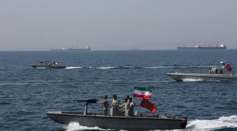 إيران تزرع ألغامًا في مضيق هرمز: مسؤول أميركي يكشف التفاصيل