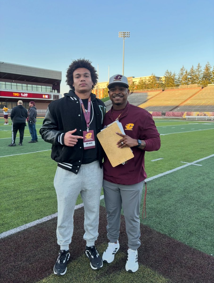 DomJackson_'s tweet photo. I had a great time @CMU_Football’s spring game. Thank you @CoachDukes_ for the invite! @CoachTesfa @CoachSakk @abiiicox @Coach_Wolszon @neohiohsfb @NordKnightFB https://t.co/PVf6lJX6eZ