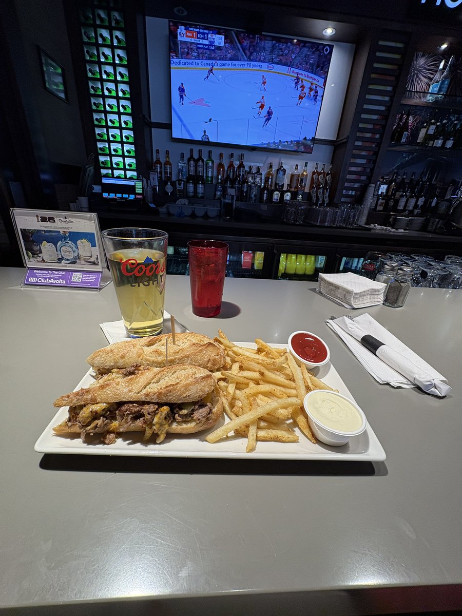 raydavisIIII's tweet image. Pops always insists on taking me 3 hours early to the airport. Now I have over 2 hours for beer before boarding. #thanksdad