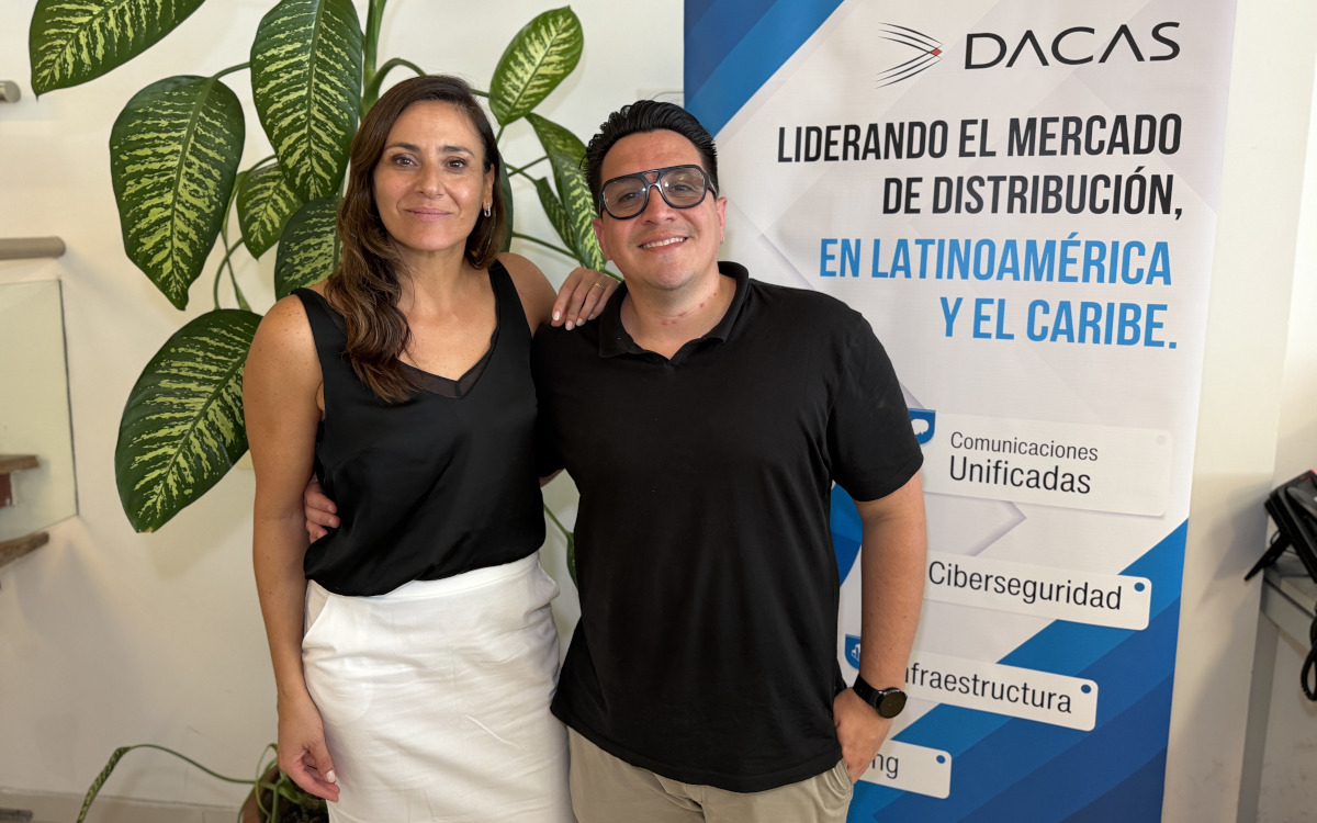 Enfasys's tweet image. #Enfasys #DACAS se posiciona como el "puente perfecto" para los canales que buscan capitalizar las oportunidades de ciberseguridad de @FortinetLATAM. Conversamos con Florencia Rios, Gerente Regional de Marketing de Dacas👉enfasys.net/2026/04/22/dac… #distribución #ciberseguridad #SMB